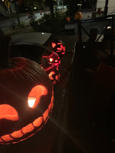 carved halloween pumpkins